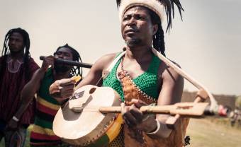 Ghanaian star King Ayisoba is back with a new album and its first single (Glitterbeat Records)