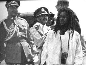1966 : Mortimer Planno à l'aéroport de Kingston, lors de l'arrivée d'Haile Selassie