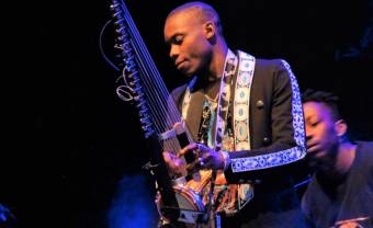 Allo, Allo ? Sidiki Diabaté et sa kora attendent l’appel de Beyoncé !