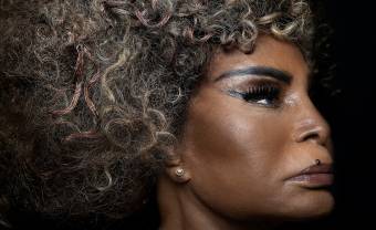 Elza Soares est de retour avec une bombe anti-réactionnisme