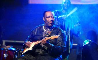 Dizzy Mandjeku : grand maitre de la guitare rumba