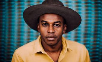 Sinkane raconte l&rsquo;histoire d’un immigrant à l’époque de Trump dans son nouvel album