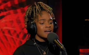 Koffee reprend le titre &lsquo;Ye&rsquo; de Burna Boy en live