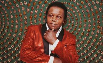 Lee Fields retrace l’histoire des luttes afro-américaines dans le clip de “Wake Up”