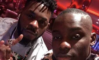 A Abidjan, Sidiki Diabaté offre à DJ Arafat son disque de platine