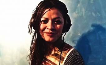 Azu Tiwaline, entre mer de sable et machines