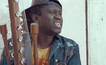 Le griot sénégalais Noumoucounda sort la vidéo de ‘Yewala’ avec Daara J Family
