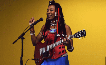 Fatoumata Diawara invitée par Colors pour une sublime interprétation de ‘Nterini’