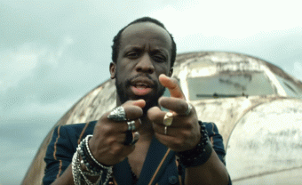 Youssoupha rêve de réinventer sa vie dans le clip de ‘La lune’