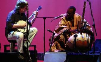 Béla Fleck s&rsquo;associe une nouvelle fois avec Toumani Diabaté sur l&rsquo;album The Ripple Effect