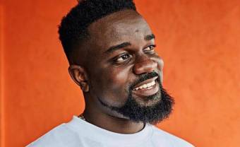 Sarkodie and M.anifest unveil their highly political track “Brown Paper Bag”