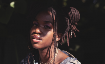 Maya Amolo dévoile le clip de « Lush Green »