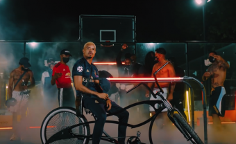 Deejay Telio rappe haut et fort son succès dans « Chuva de Papel »