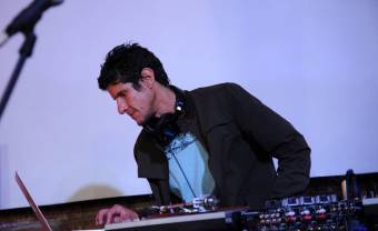 Mike D nous propulse dans une soirée bamakoise des années 70