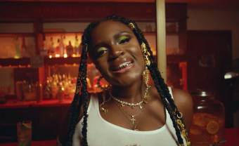 Amaarae s’entoure de Cruel Santino et Kojey Radical dans le clip de « JUMPING SHIP »