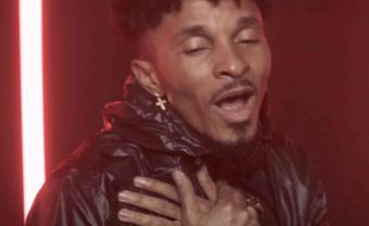 Robinio Mundibu garde la forme sur le clip « Tonight »