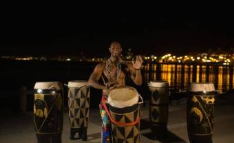 Kiazi Malonga honore le tambour ngoma sur « Lomami »
