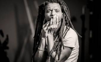 Indy Dibongue, dans le sillage de l’afrobeat