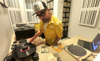 La Minute Vinyle de Déni Shain : cap sur les Antilles d’Henri Debs