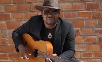 Samba Touré continue de nous charmer avec son nouvel album Binga