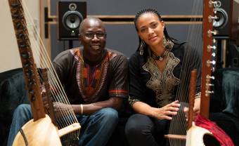 Ballaké Sissoko invite Sona Jobarteh pour un instant de grâce