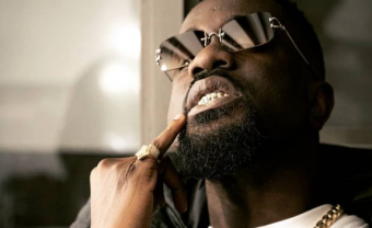 Sarkodie dévoile le clip dansant de « No Fugazy »
