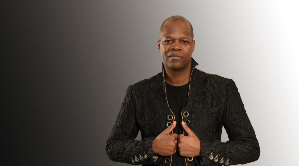 Amobé Mévéguè, homme de médias, de culture et de musique, nous a quittés