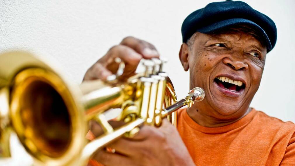 Les artistes sud-africains rendent hommage à Hugh Masekela