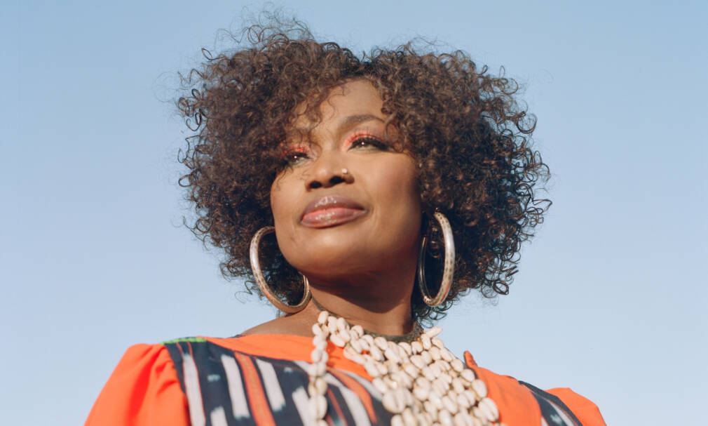 The diva Oumou Sangaré announces new album with “Sarama”