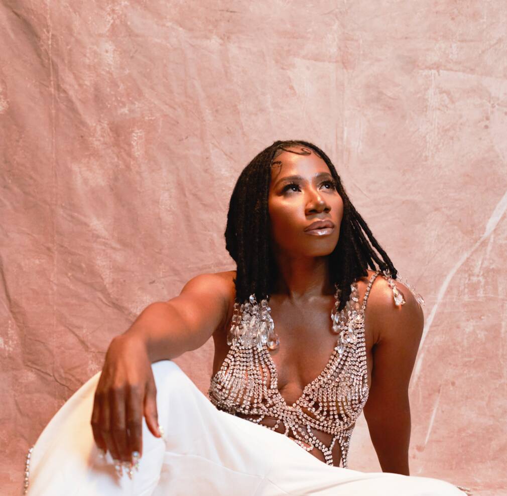 Aṣa breathes fresh air with new album, V