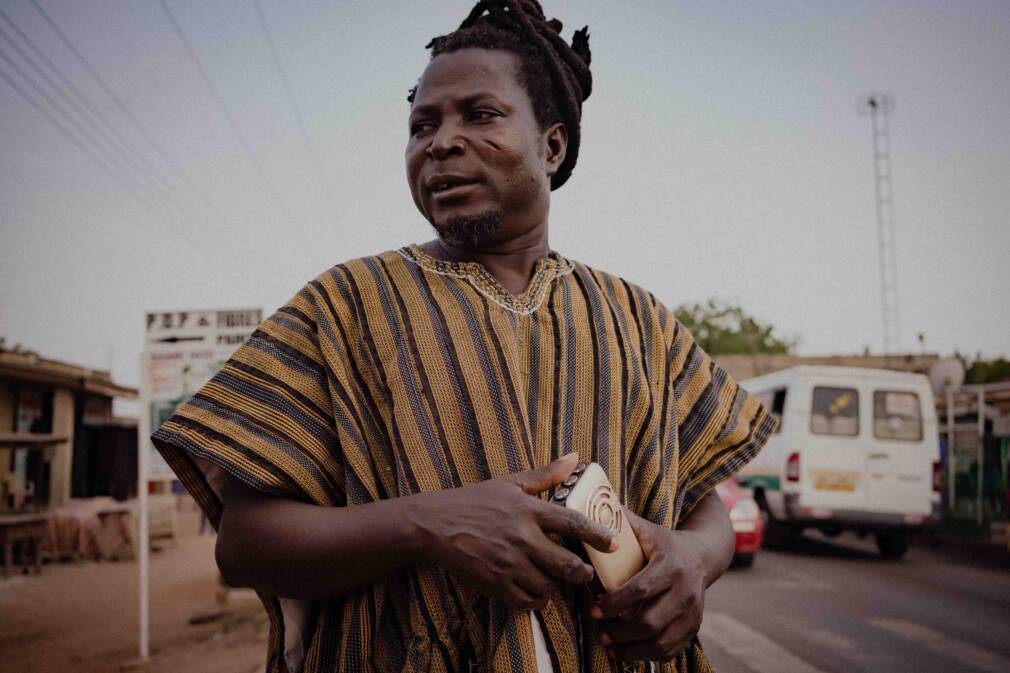 King Ayisoba, working hard on the kologo and tradition