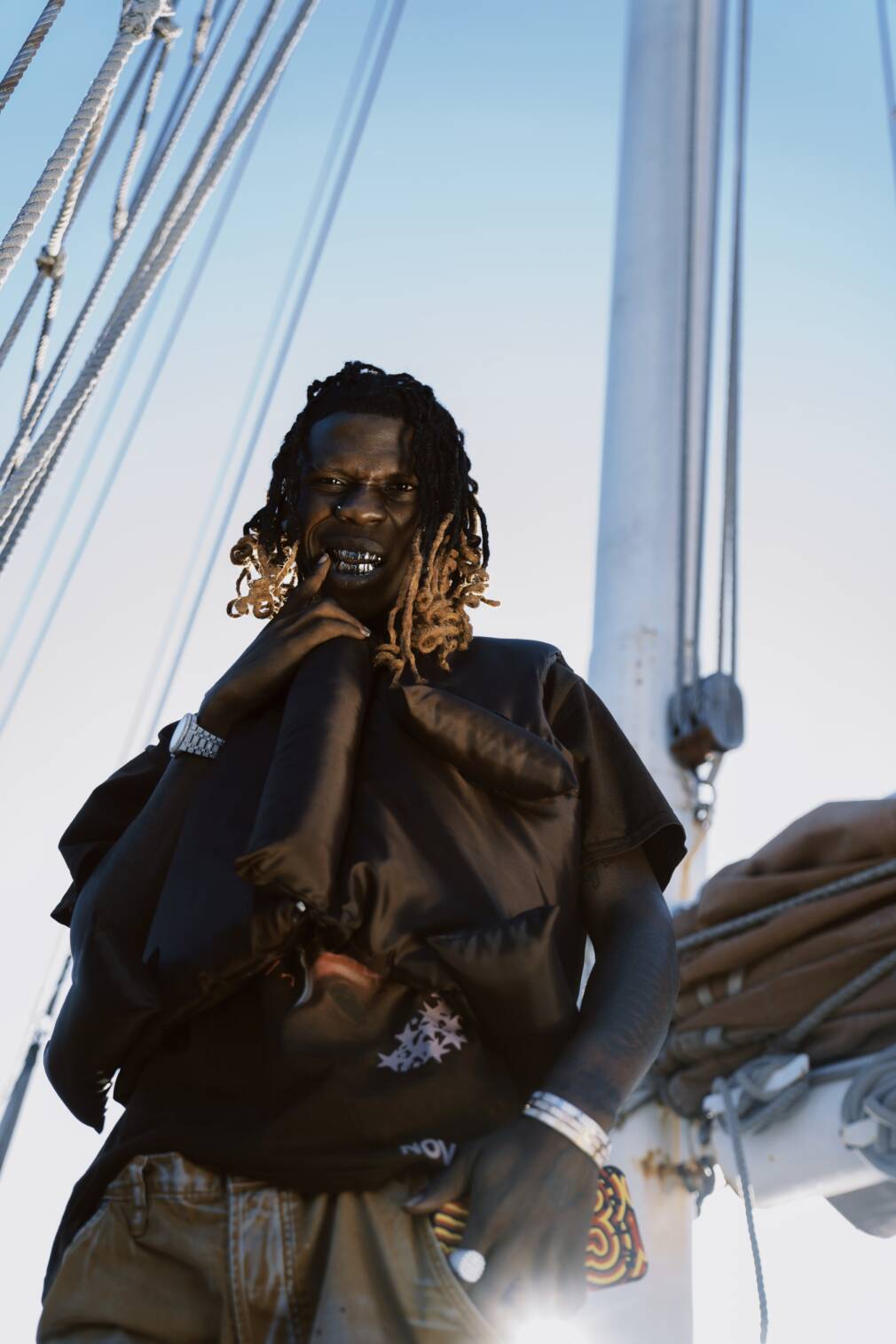 Seyi Vibez is carrying the neo-fuji flame